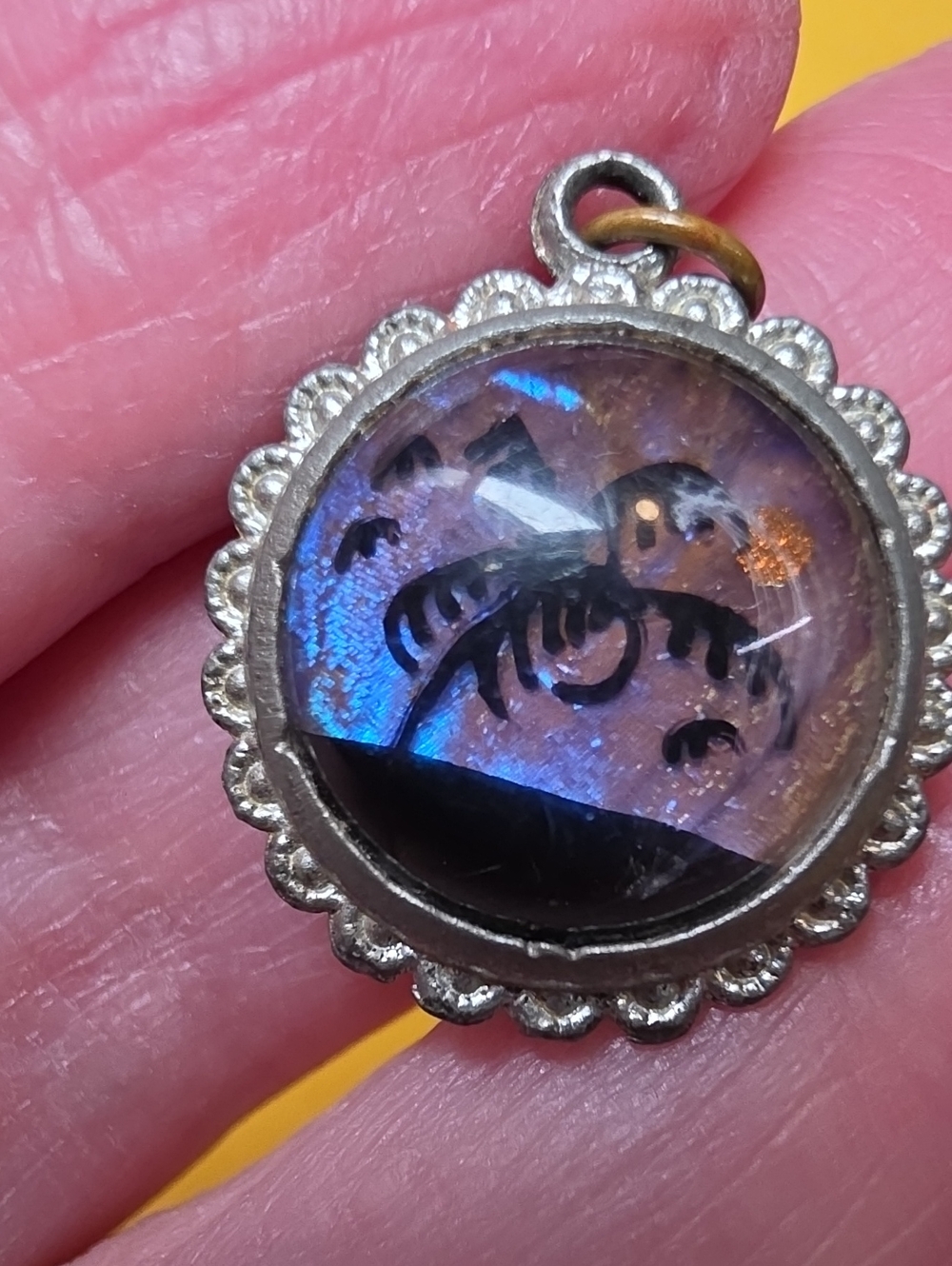 Art Deco Vintage Morpho Butterfly Wing Pendant w/ Painted Reverse ▪︎ Unmarked - Picture 5 of 7